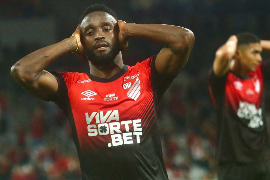 Athletico-PR completou o terceiro jogo sem vitórias na Série B do Brasileirão