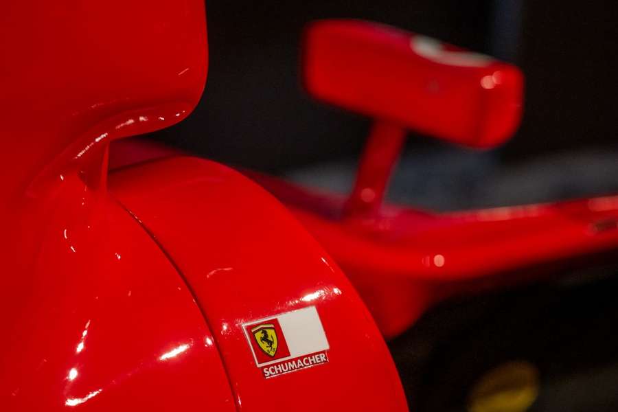 Um chassis de Schumacher em exposição em 2022