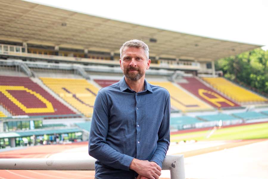 Když ředitel veřejně kritizuje svého trenéra. Nevidím jasný rukopis, říká Hašek na adresu Holoubka