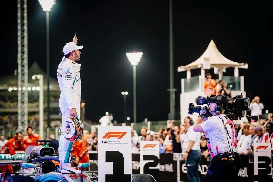 Lewis Hamilton bei seinem letzten Sieg in Abu Dhabi 2018 – er ist Rekordsieger mit vier Rennsiegen.