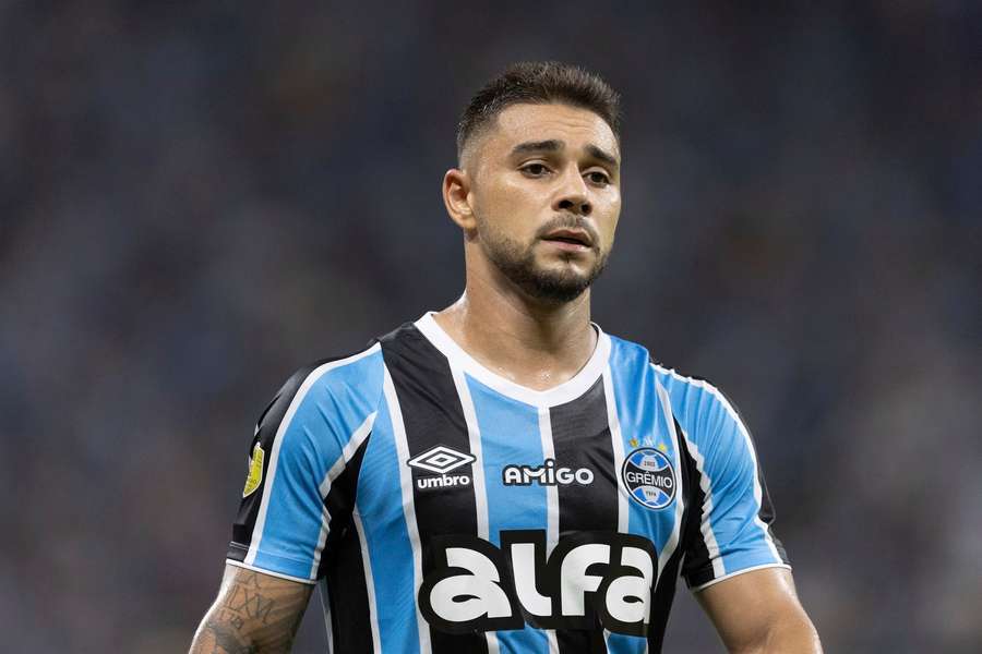 João Pedro era o único lateral direito disponível no Grêmio
