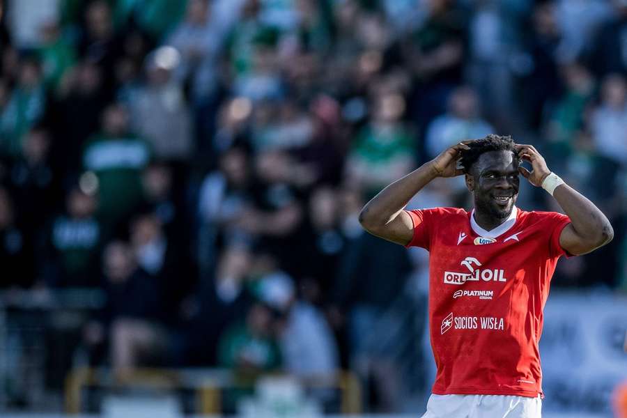 Elvis Manu in 2022 in het shirt van Wisla Krakow