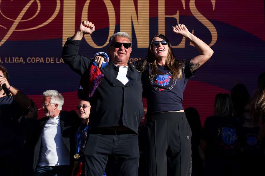 À Barcelone, les joueuses du Barça fêtent leurs 4 titres de la saison devant 4 000 personnes