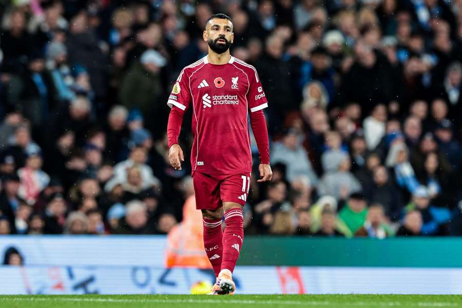 Carragher and Nicol DEMAND Slot drops Liverpool great Salah Carragher and Nicol DEMAND Slot drops Liverpool great Salah
