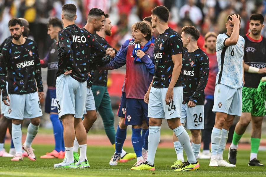 Cristiano Ronaldo begroet Luka Modric