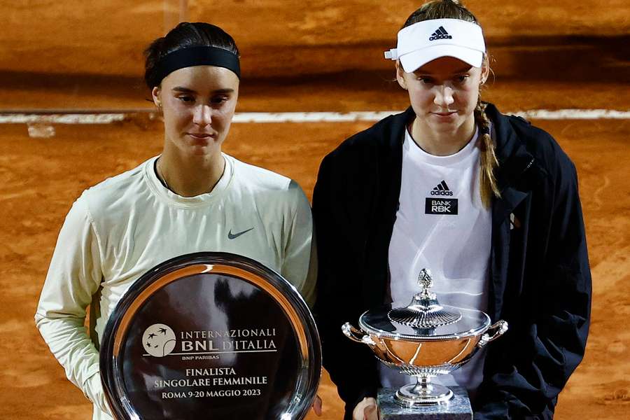 A vencedora do Open de Itália, Elena Rybakina, e a segunda classificada, Anhelina Kalinina