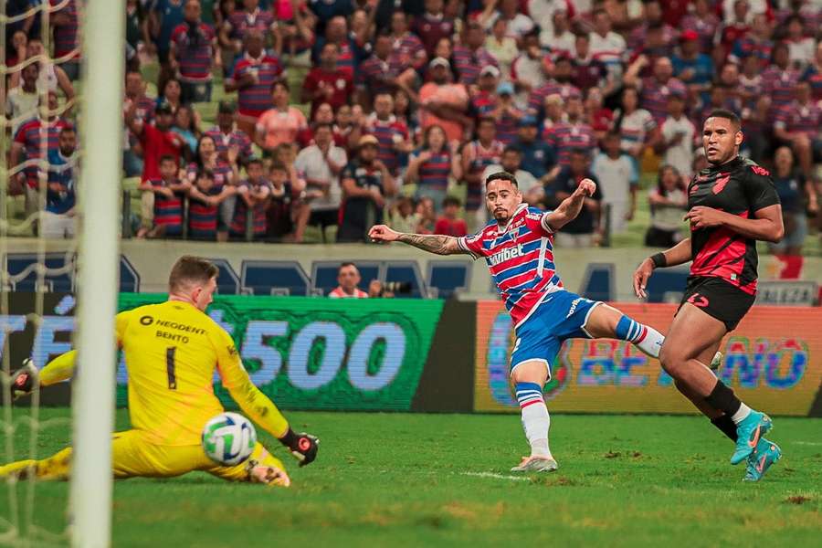 Pikachu marcou o gol da vitória do Fortaleza na reta final do duelo