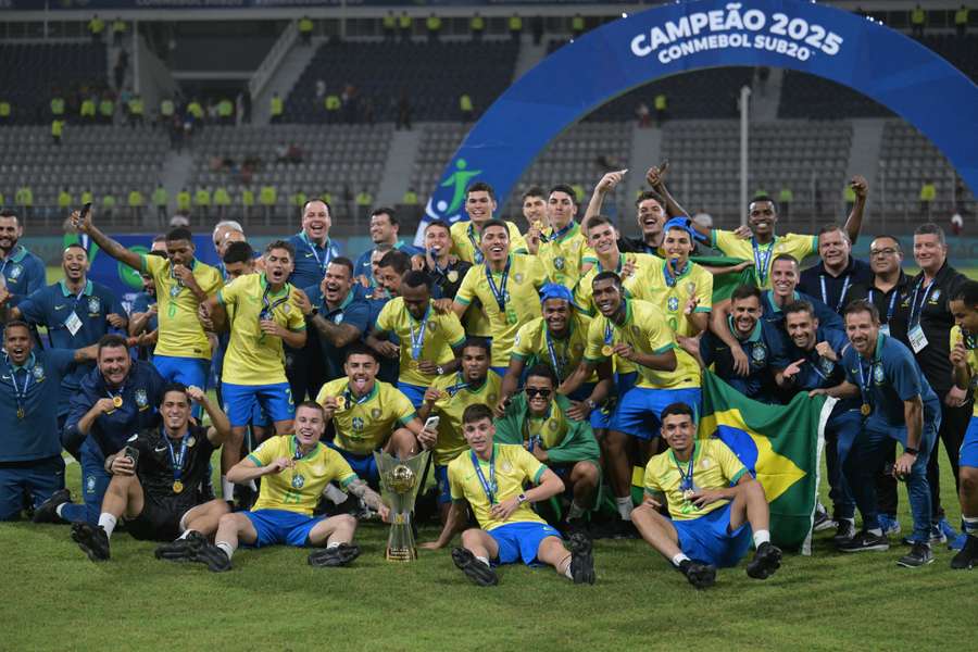 Brasil se alza campeona.