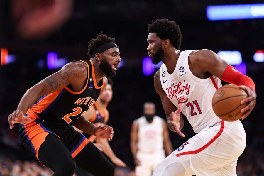 Un duel Robinson - Embiid en plusieurs actes en ce début de rencontre Un duel Robinson - Embiid en plusieurs actes en ce début de rencontre