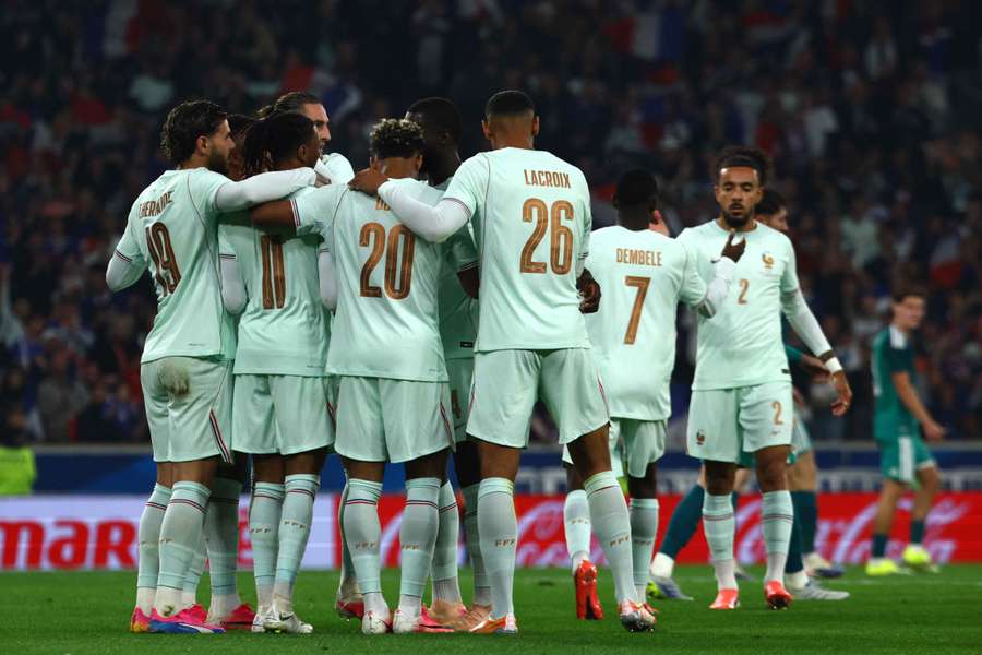 Jucătorii Franței se bucură după un gol Jucătorii Franței se bucură după un gol