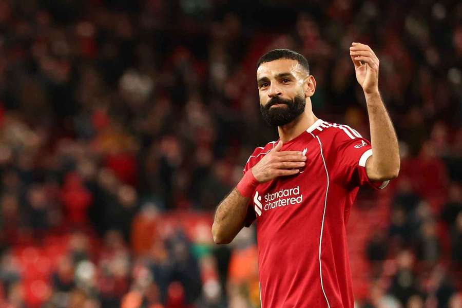 Kanonýr Salah se po kritice vrátil do sestavy Liverpoolu. Kanonýr Salah se po kritice vrátil do sestavy Liverpoolu.