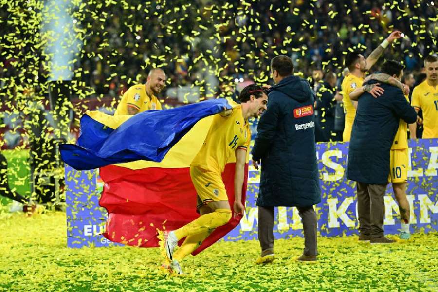 Ianis Hagi și Denis Alibec sărbătoresc calificarea la Euro 2024
