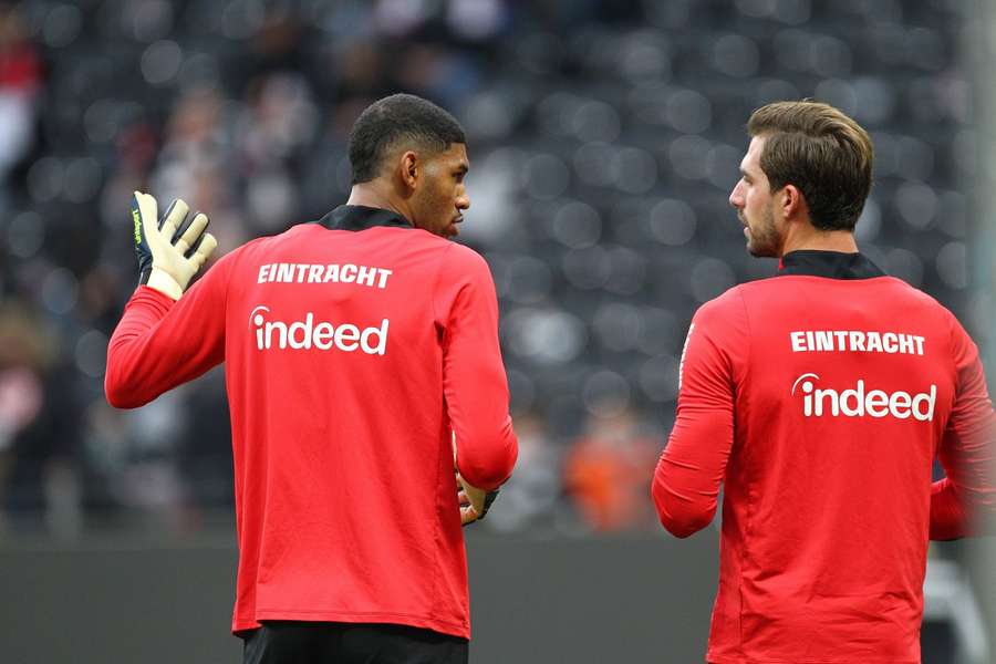 Streiten um den Platz im Tor der Eintracht: Santos (l.) und Trapp