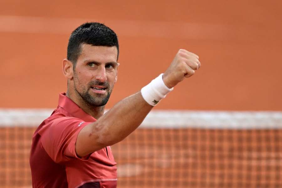 Djokovic segue em frente na prova