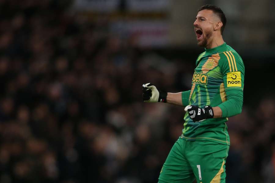 Martin Dúbravka pomohol Newcastlu k jasnému triumfu čistým kontom. Martin Dúbravka pomohol Newcastlu k jasnému triumfu čistým kontom.