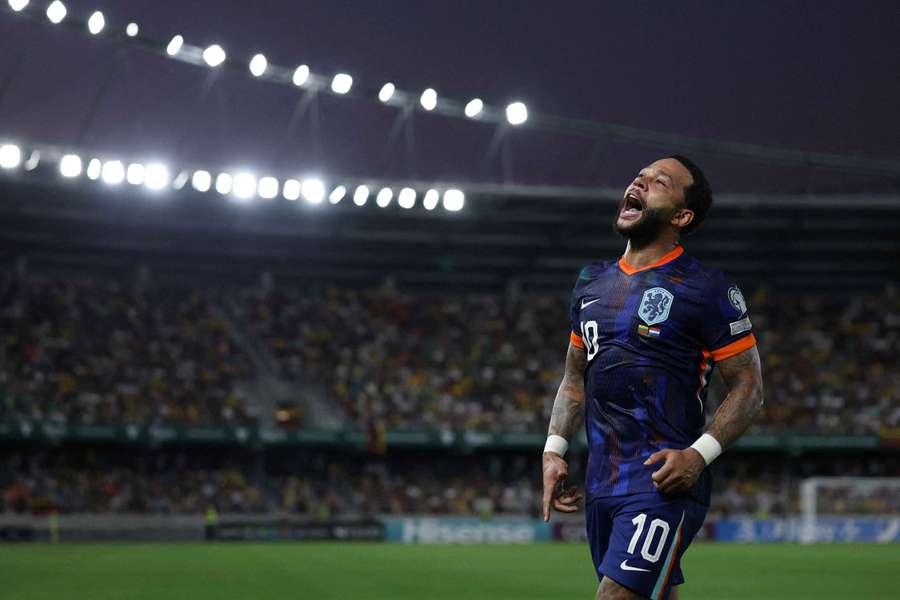 Memphis Depay reacts during the game with Lithuania