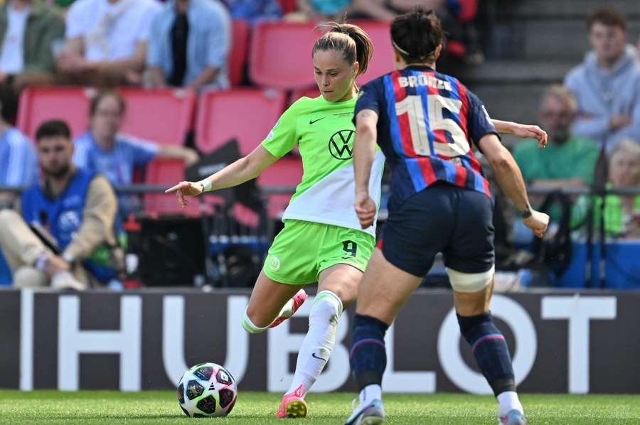 Wolfsburg (de verde) terá o Barça pela frente na Champions