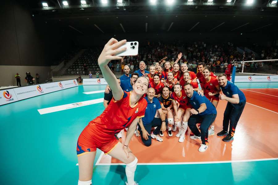 Naționala feminină de volei