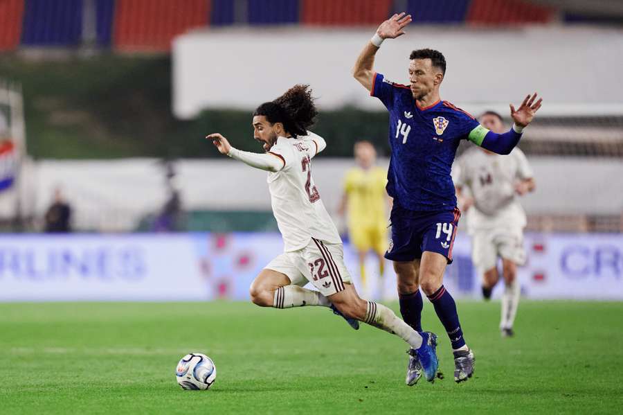 Cucurella y la caída polémica con Perisic Cucurella y la caída polémica con Perisic