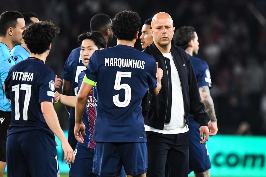 Arne Slot dă mâna cu Marquinhos