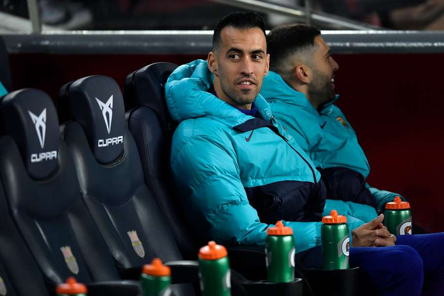 Busquets, principal novedad en la convocatoria del Barça para Old Trafford