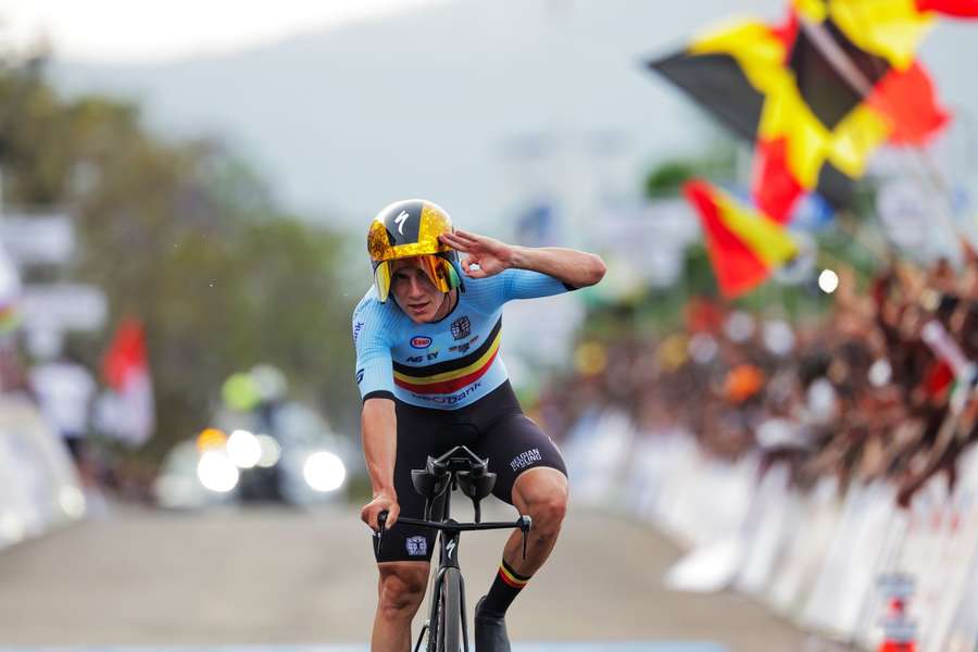 Evenepoel é campeão mundial de contrarrelógio pelo terceiro ano consecutivo