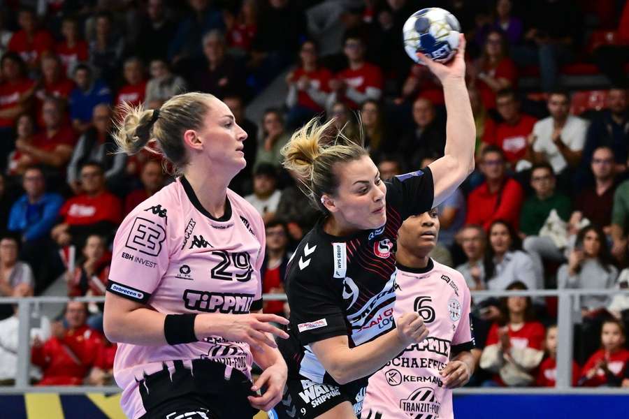 Team Esbjerg's Nora Mork in action against  DVSC Schaeffler's Kristin Thorleifsdottir 