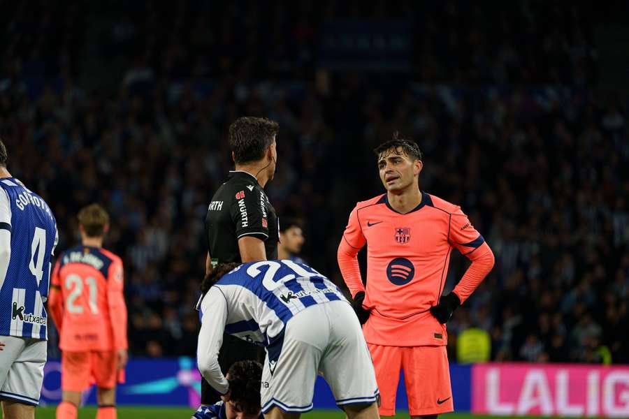 Jesus Gil Manzano im Gespräch mit Pedri.