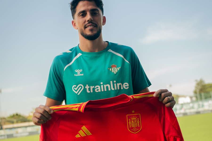 Pablo Fornals con la elástica nacional Pablo Fornals con la elástica nacional