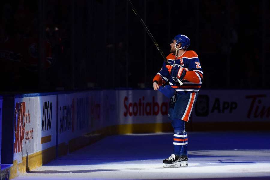 Leon Draisaitl musste mit den Edmonton Oilers in der NHL eine Niederlage hinnehmen.