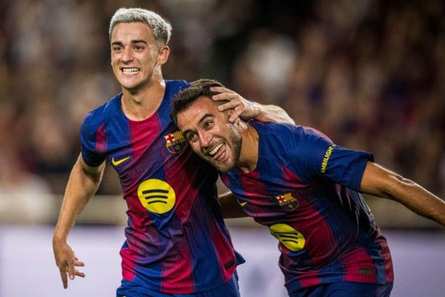 Gavi y Eric García celebran un gol en el amistoso ante el Vissel Kobe
