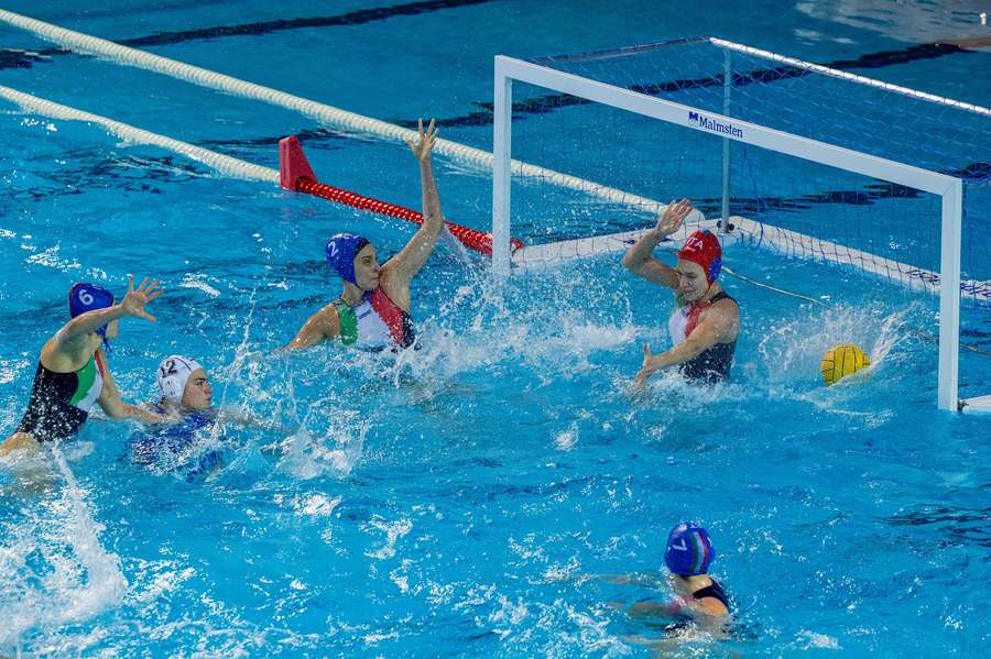 Jogo de polo aquático