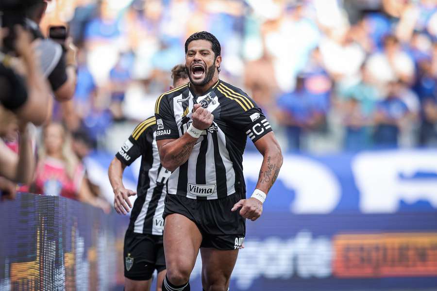 Hulk celebra gol contra o Cruzeiro no Mineirão Hulk celebra gol contra o Cruzeiro no Mineirão