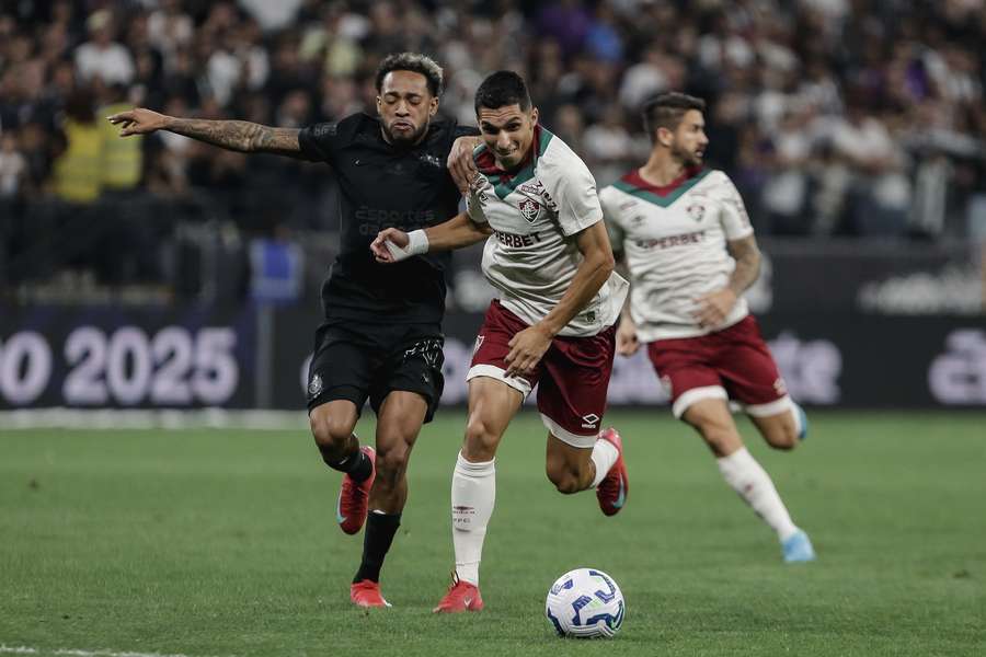 Fluminense e Corinthians fecham o sábado (13) de Brasileirão