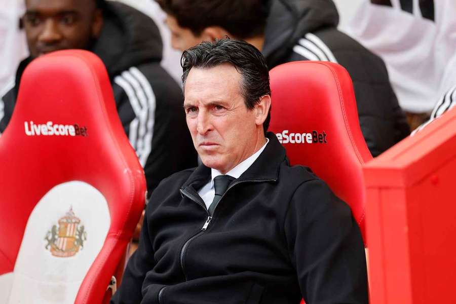 Theo Walcott reveals the problem with Unai Emery at Villa: Players are bored of him Theo Walcott reveals the problem with Unai Emery at Villa: Players are bored of him