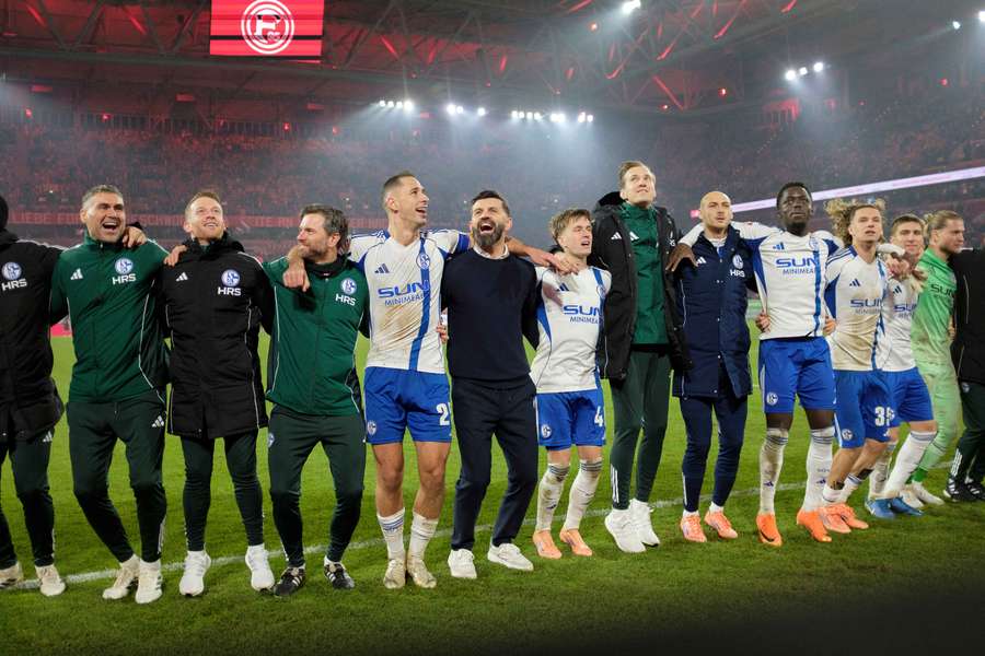 Schalke wird wohl auf dem ersten Platz überwintern Schalke wird wohl auf dem ersten Platz überwintern