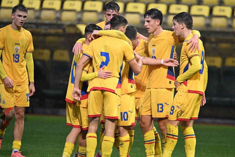 Naționala U19 sărbătorește un gol contra Islandei