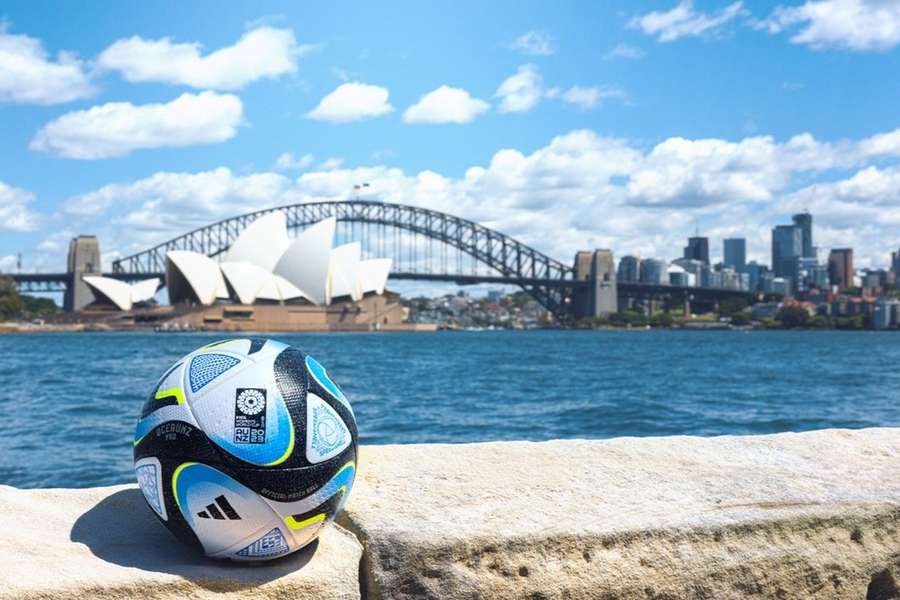 Der offizielle Matchball vor dem Opernhaus in Sydney