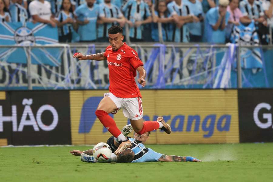 Grêmio venceu o Colorado pelo Gauchão por 2 a 1