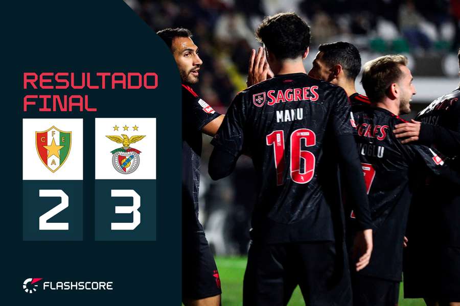 Jogadores do Benfica celebram triunfo na Reboleira