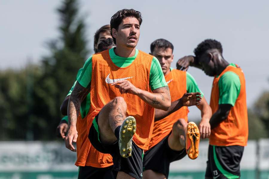 O Sporting prossegue a preparação para o dérbi de domingo (20:30) na quarta-feira