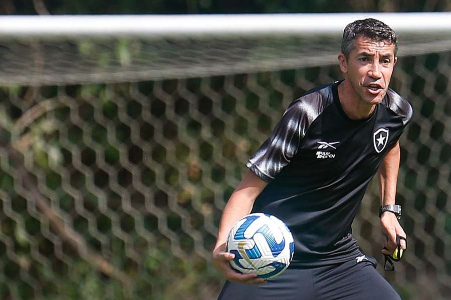 Bruno Lage quer continuar no Botafogo