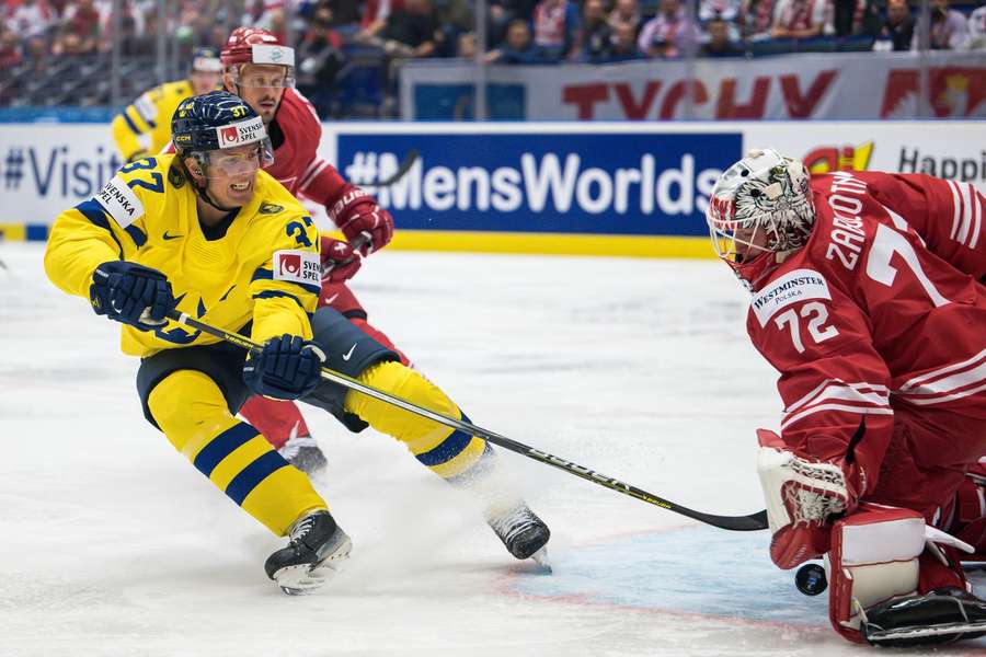Sweden defeated Poland 5-1 in Ostrava on Sunday