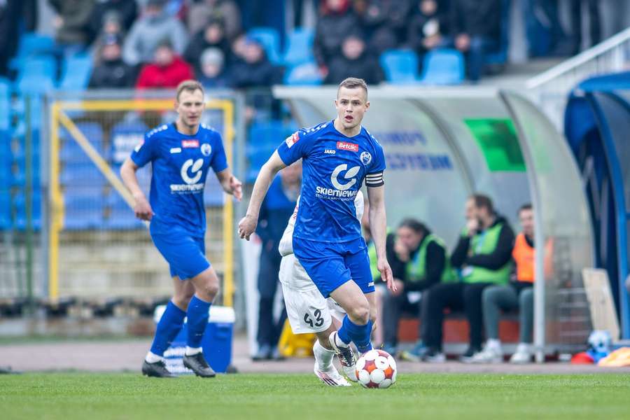 Piłka nożna – 2. Liga Betclic – sezon 2025/2026: Hutnik Kraków – Unia Skierniewice.
