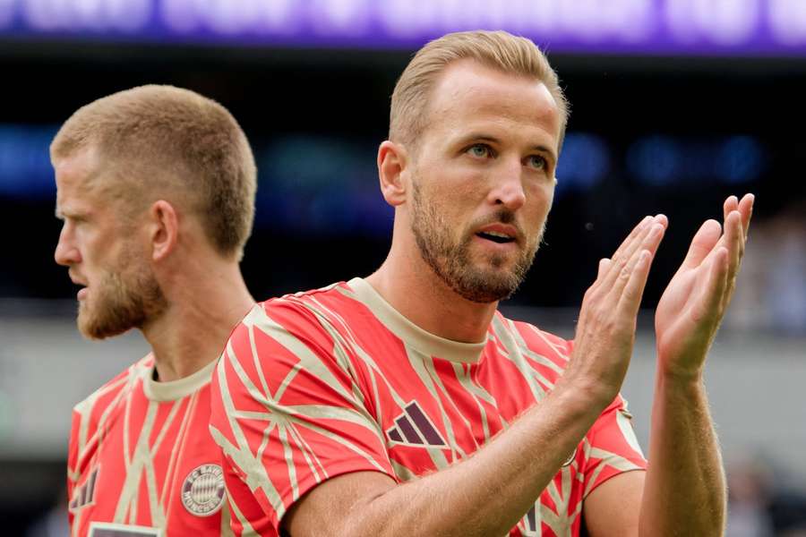 Harry Kane warming up before the game between Tottenham Hotspur and Bayern Munich