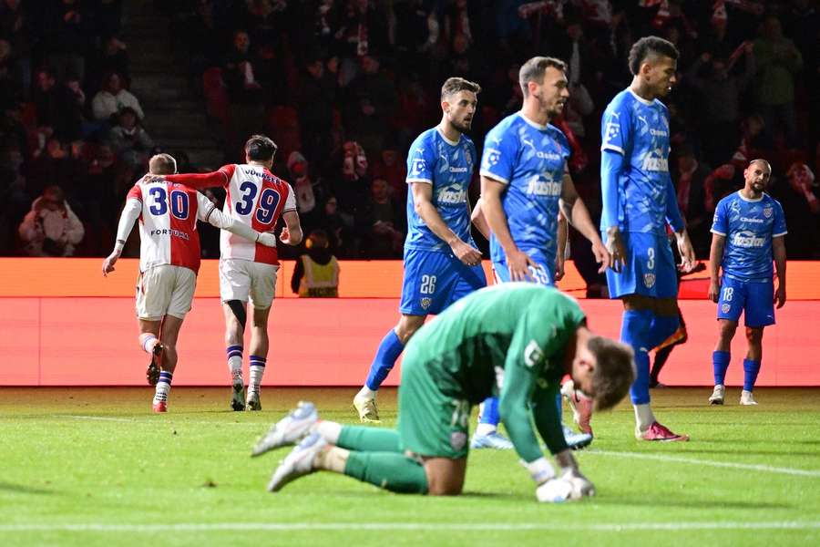 Slavia zdeklasowała Zbrojovkę i awansowała do ćwierćfinału pucharu.