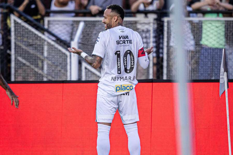 Neymar responde provocações dos adeptos