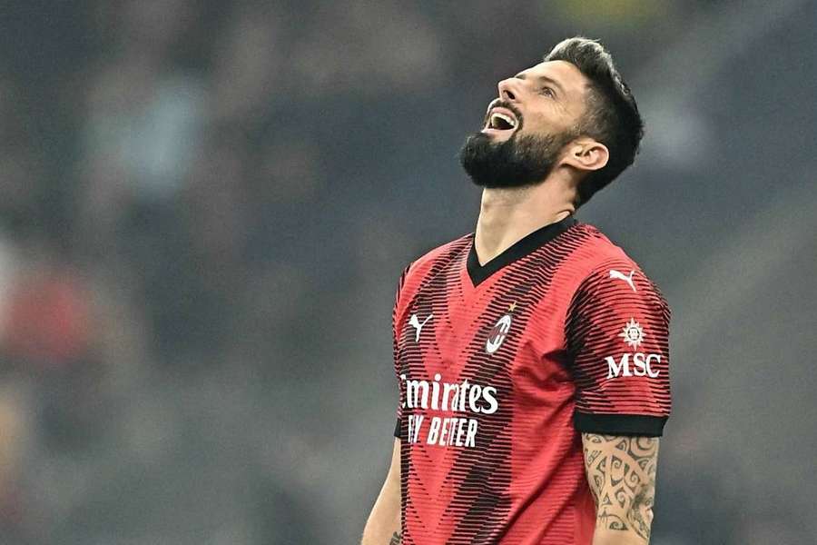 Olivier Giroud lors de la rencontre contre le PSG à San Siro. 