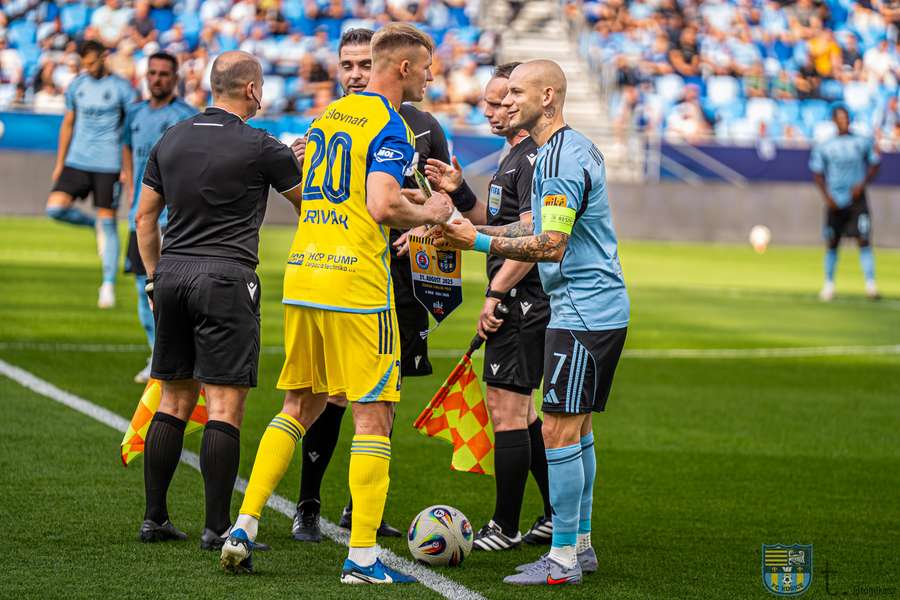 Prvý vzájomný zápas tejto sezóny ovládol Slovan (3:2). Prvý vzájomný zápas tejto sezóny ovládol Slovan (3:2).