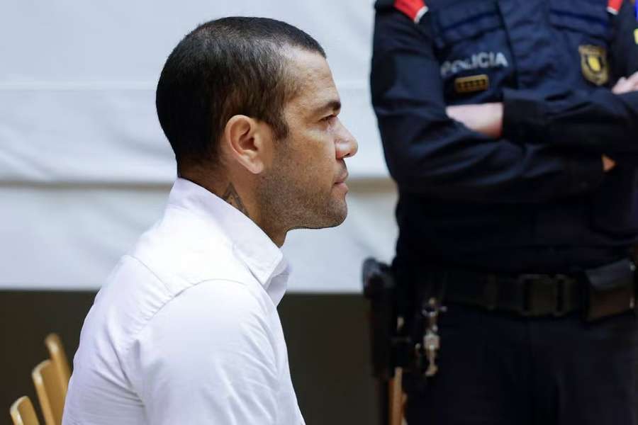 Dani Alves foi condenado a quatro anos e meio de prisão